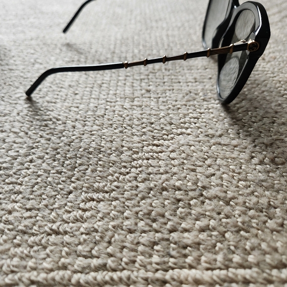 BRAND NEW GUGGI SUNGLASSES NEVER WARN WITH CASE - Picture 10 of 10
